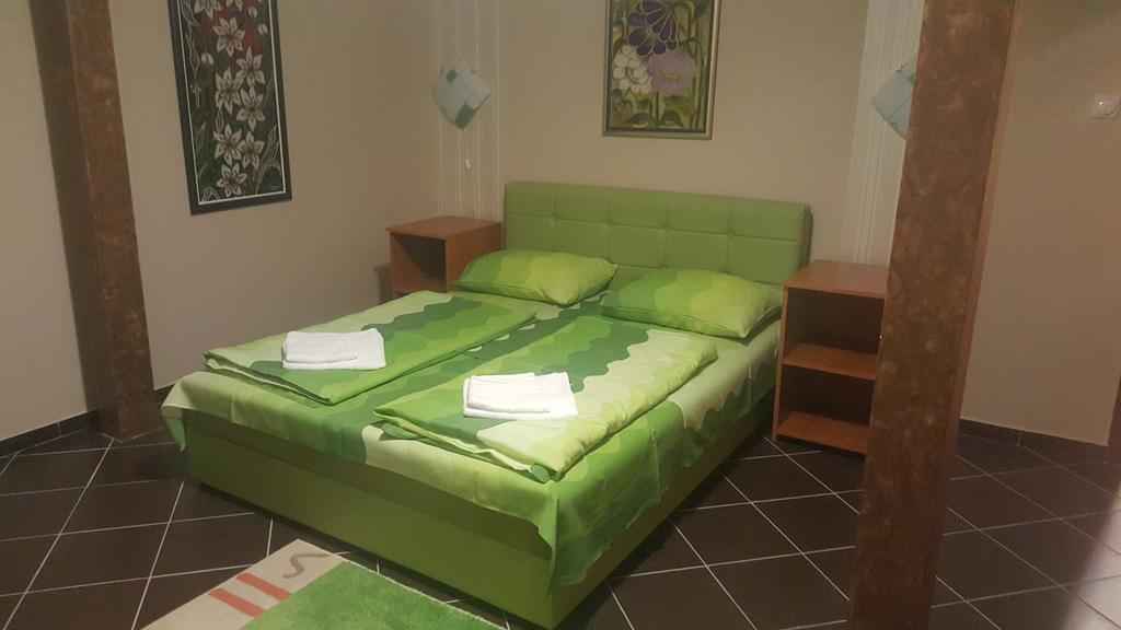 Vinski Dvor Palic Bagian luar foto